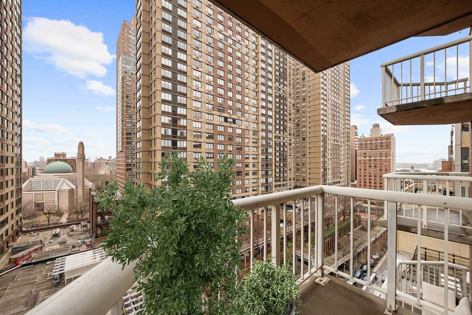 206 East 95th Street, Unit 10B Manhattan, NY 10128 - Photo 8 of 9 a view of a balcony with city view