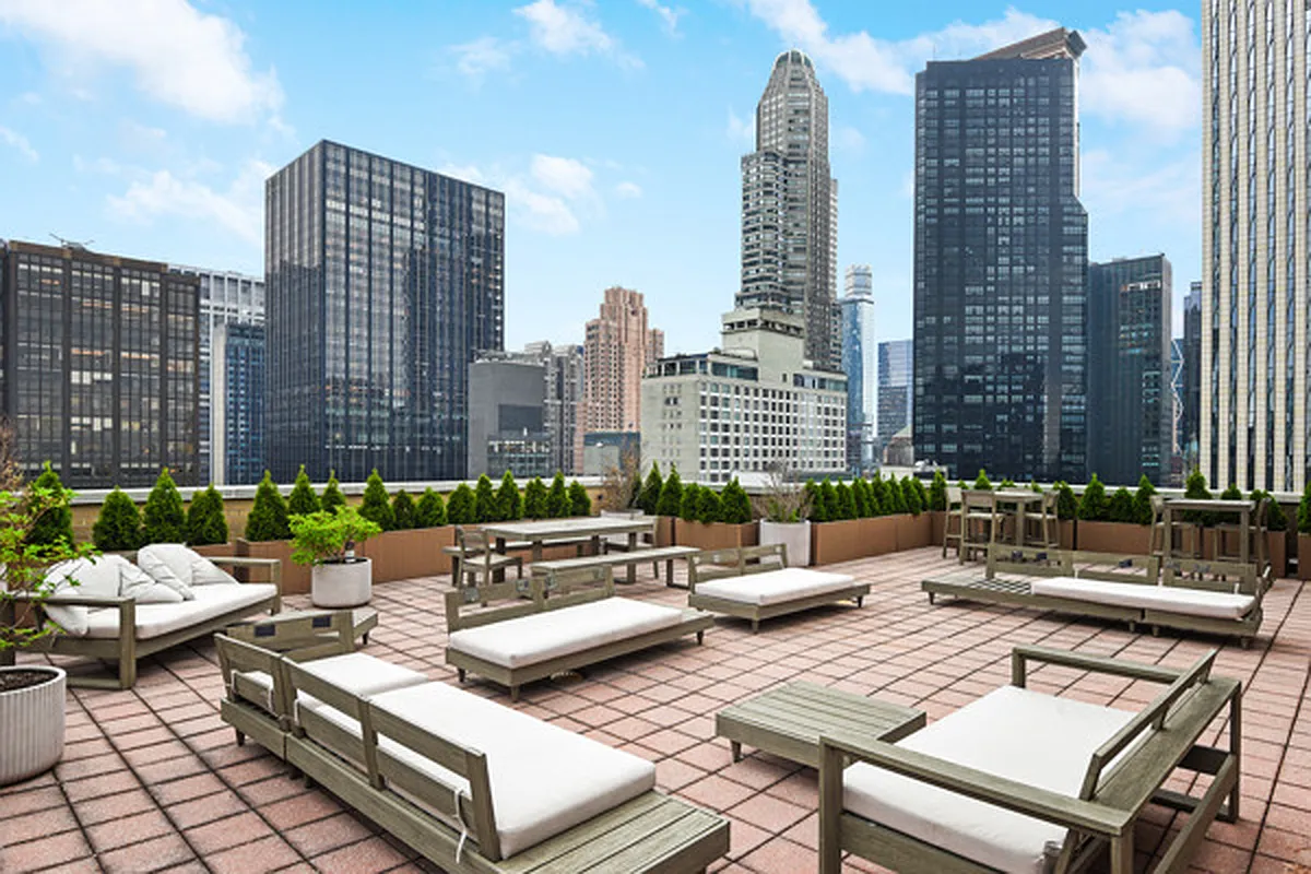 58 West 58th Street, Unit 25E Manhattan, NY 10019 - Photo 15 of 16