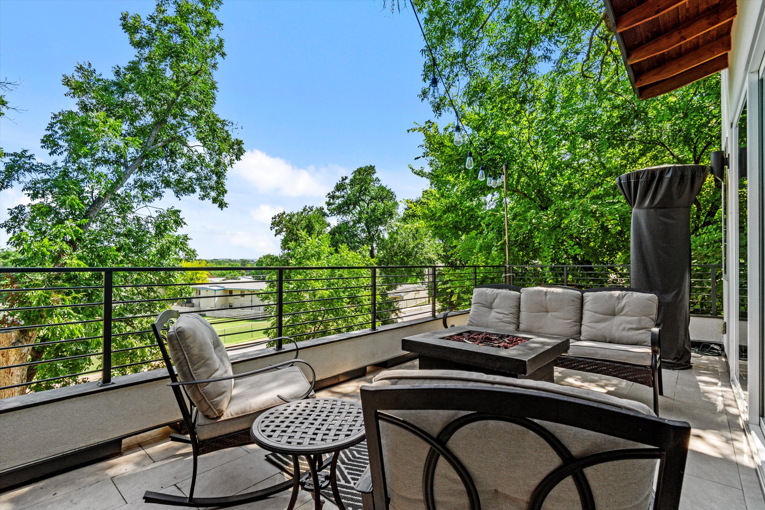 2712 Oak Springs Drive, Unit A Austin, TX 78702 - Photo 32 of 38 a patio view with patio