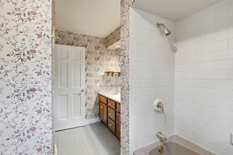 $450,000 | 75 Boardwalk Place, Unit 103, Park Ridge, IL 60068