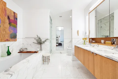 $4,195,000 | 508 West 24th Street, Unit 2S | Chelsea
