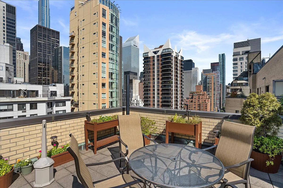 301 East 48th Street, Unit 5D Manhattan, NY 10017 - Photo 12 of 15