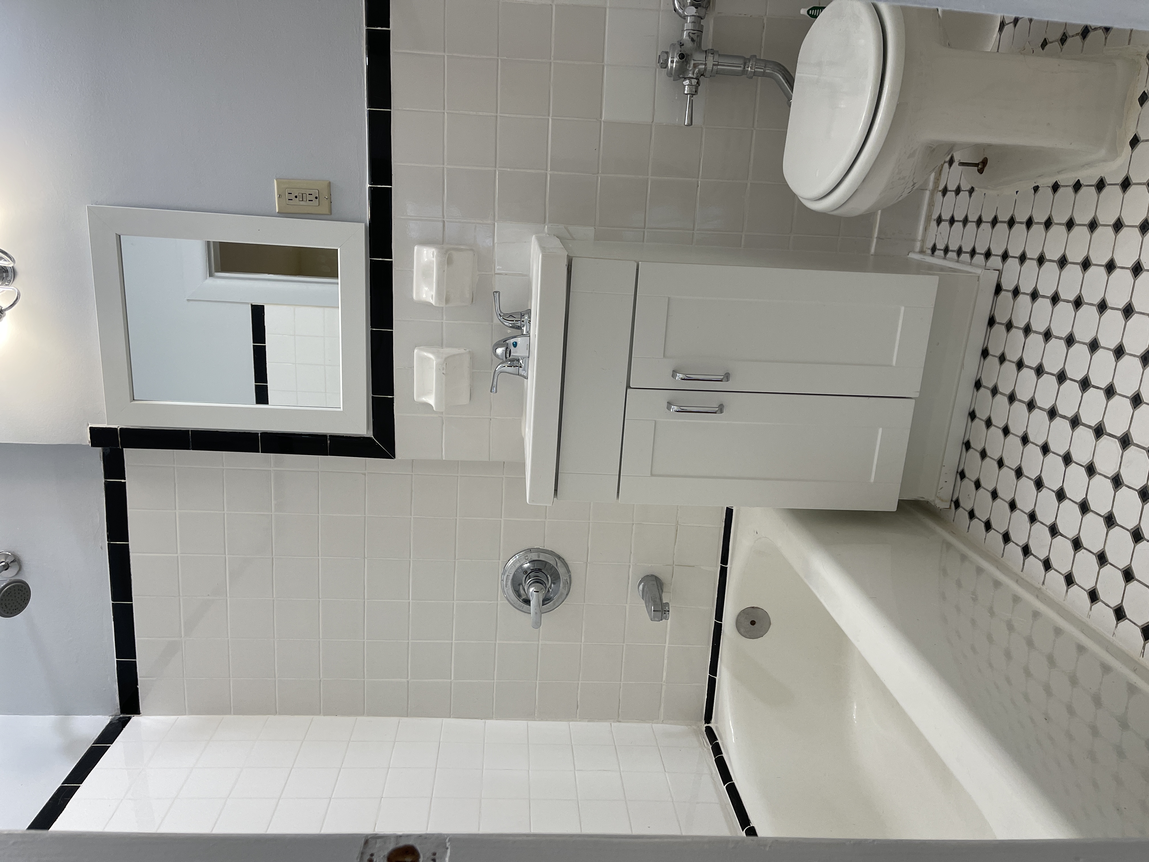 1672 Park Avenue Manhattan, NY 10035 - Photo 21 of 35 a bathroom with a bathtub a sink a toilet and a mirror