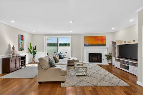 $1,975,000 | 928 11th Street, Unit 2, Santa Monica, CA 90403