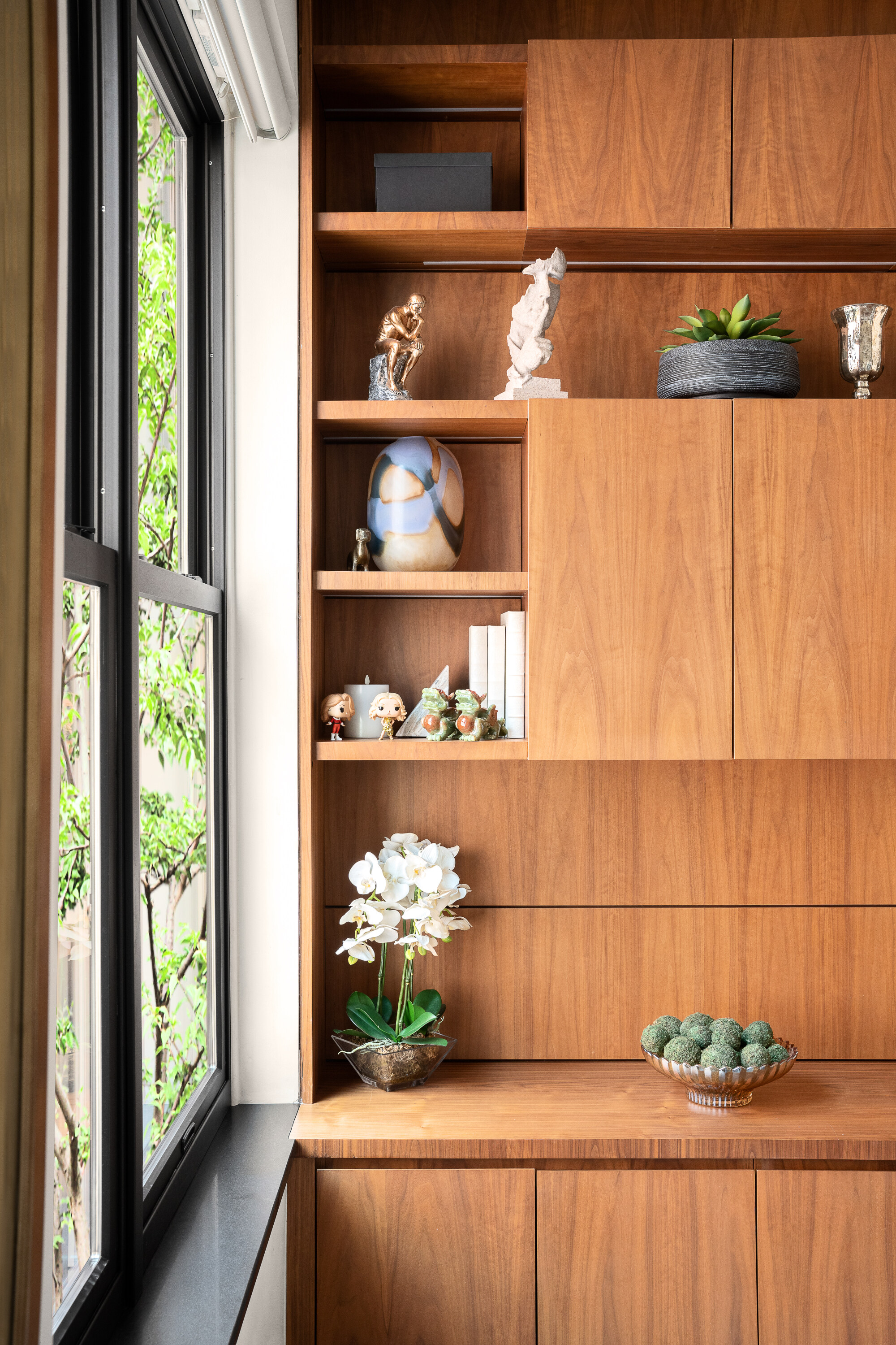 521 West 47th Street, Unit 3B Manhattan, NY 10036 - Photo 4 of 15 a room with a book shelf