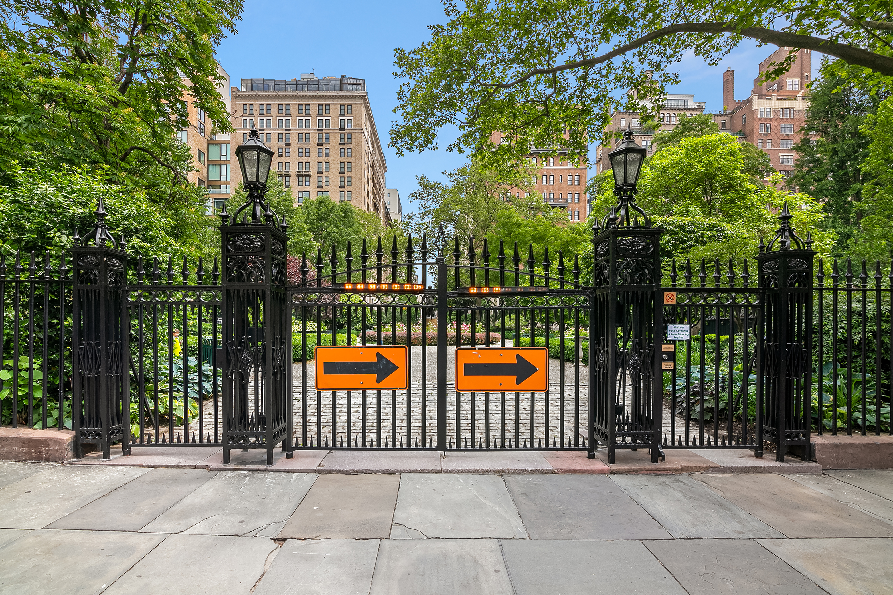 36 Gramercy Park East, Unit 5W Manhattan, NY 10003 - Photo 11 of 12 an outdoor view of a building with a patio