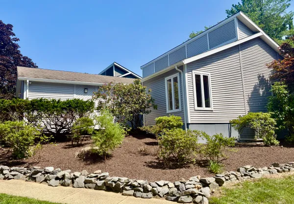 $999,000 | 8424 Hollis Lane, Vienna, VA 22182