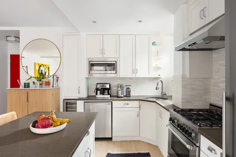 $1,795,000 | 63 East 9th Street, Unit 8X | Greenwich Village