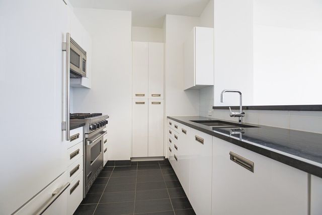 46-30 Center Boulevard, Unit 509 Queens, NY 11109 - Photo 2 of 16