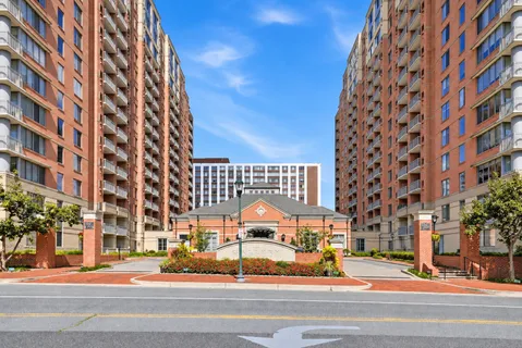 $575,000 | 11710 Old Georgetown Road, Unit 829, Rockville, MD 20852