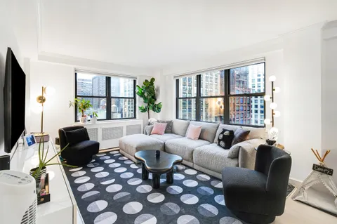 $999,999 | 330 3rd Avenue, Unit 15G | Kips Bay