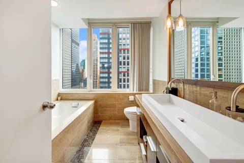 $1,995,000 | 250 East 53rd Street, Unit 2702 | Midtown East