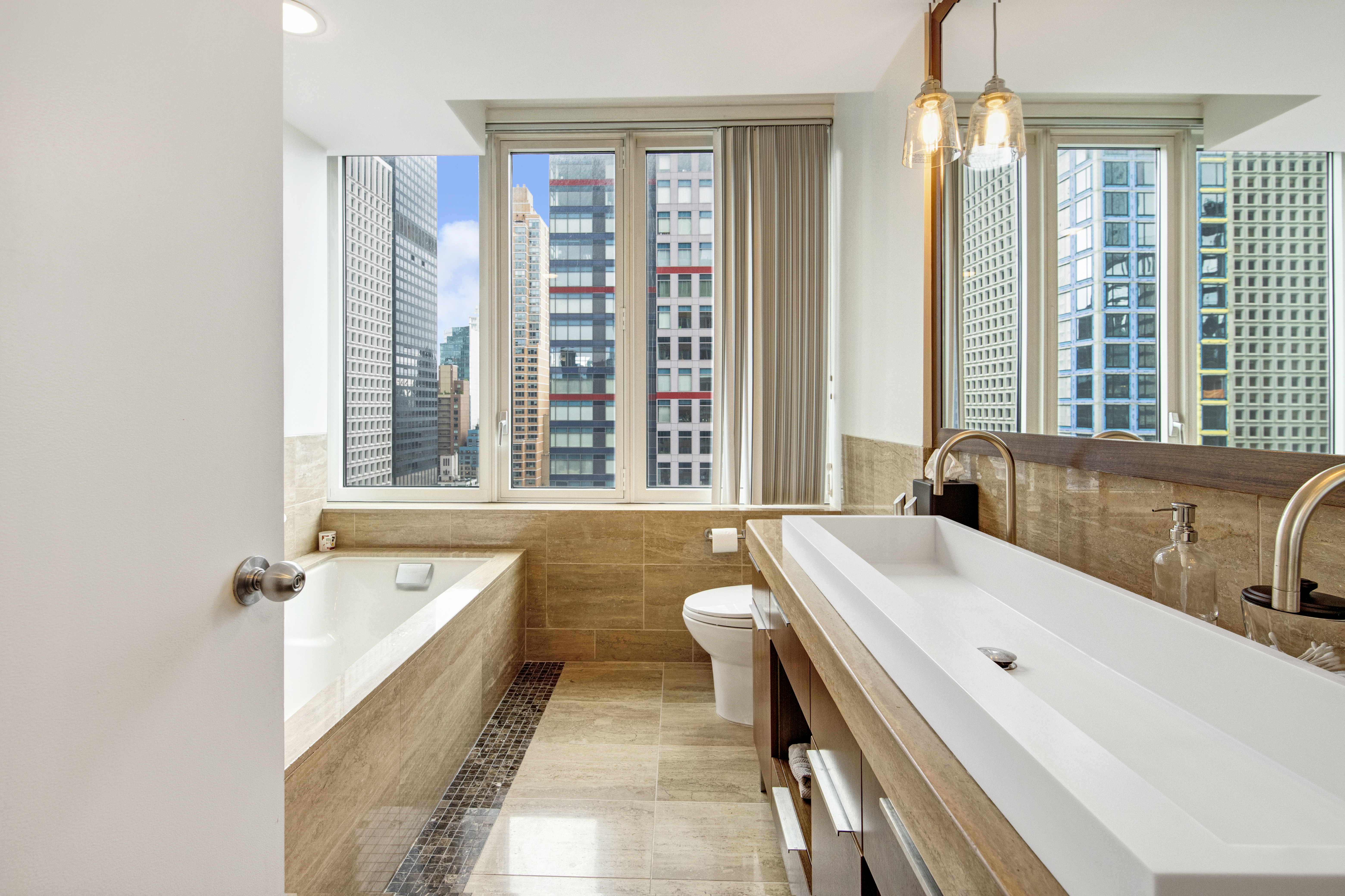 250 East 53rd Street, Unit 2702 Manhattan, NY 10022 - Photo 5 of 15