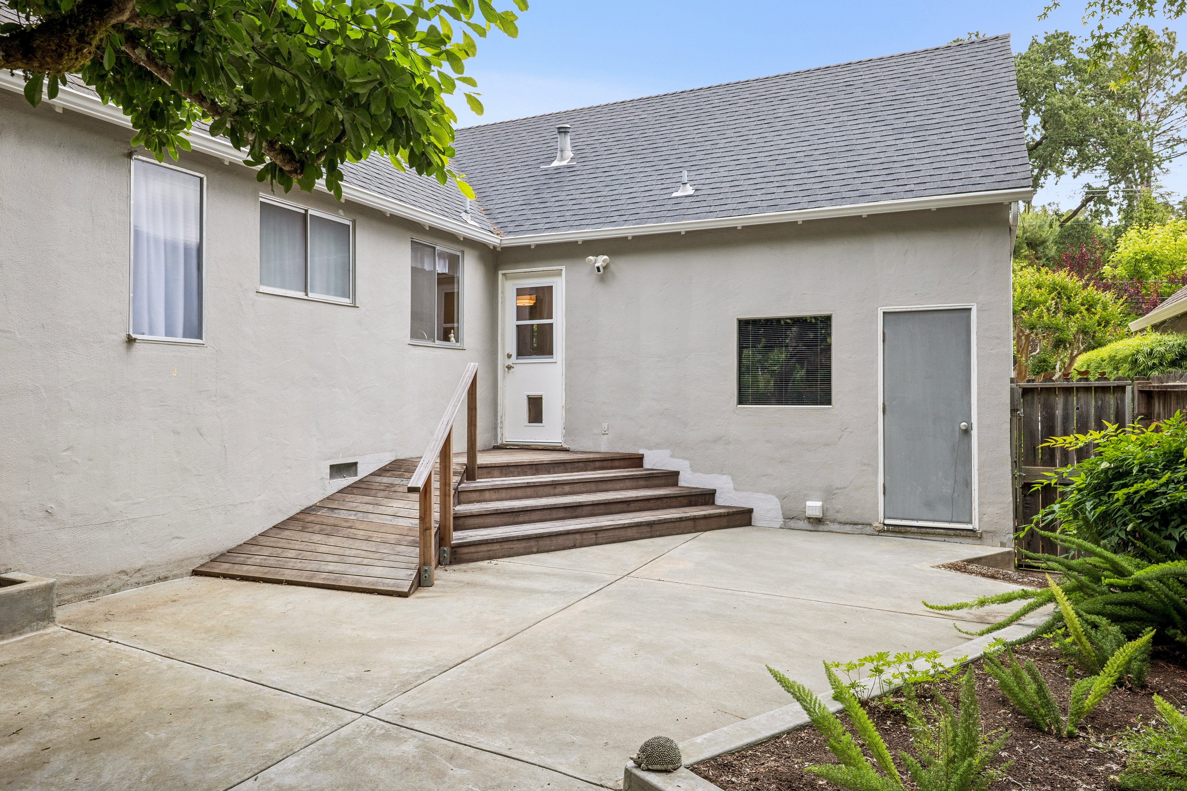 77 Bothin Road Fairfax, CA 94930 - Photo 26 of 32 a entryway of the house