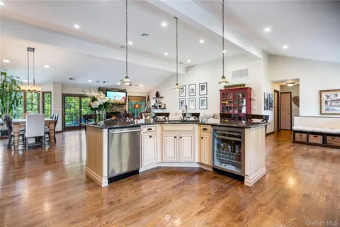 $1,098,000 | 8 Melony Avenue, Plainview, NY 11803