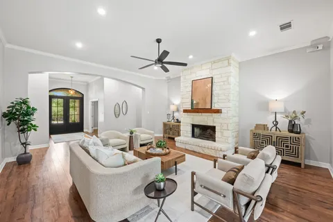 $850,000 | 806 Overlook Bend, Leander, TX 78641
