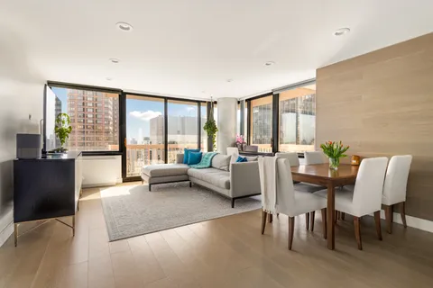 $1,650,000 | 235 East 40th Street, Unit 40A | Murray Hill