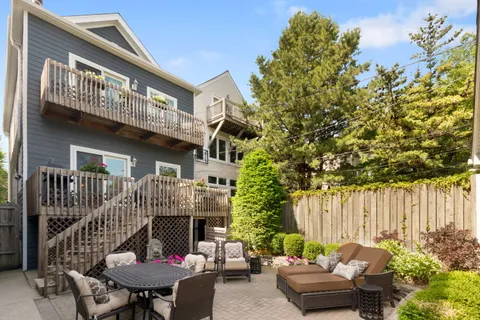 $1,500,000 | 1238 West Wellington Avenue, Chicago, IL 60657