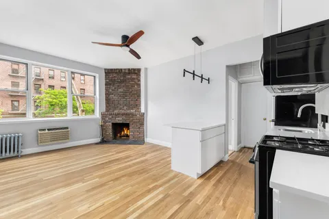 $895,000 | 459 Hudson Street, Unit 2A | West Village