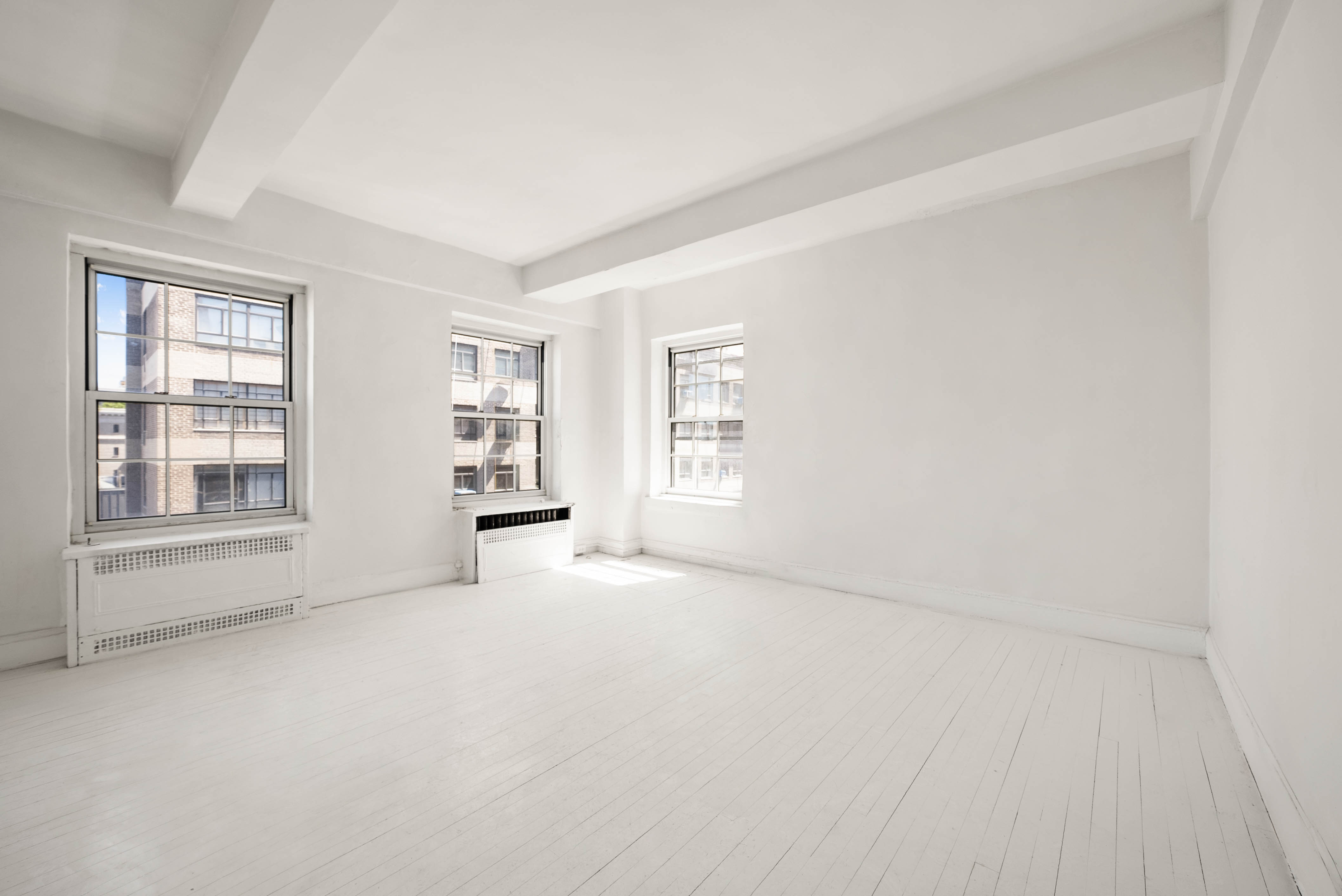 12 East 88th Street, Unit PH11/12B Manhattan, NY 10128 - Photo 5 of 22 an empty room with windows