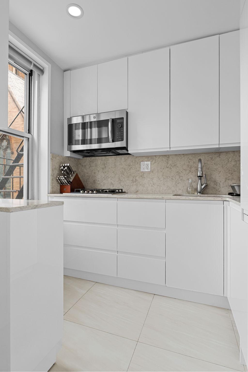 309 East 87th Street, Unit 3L Manhattan, NY 10128 - Photo 4 of 12
