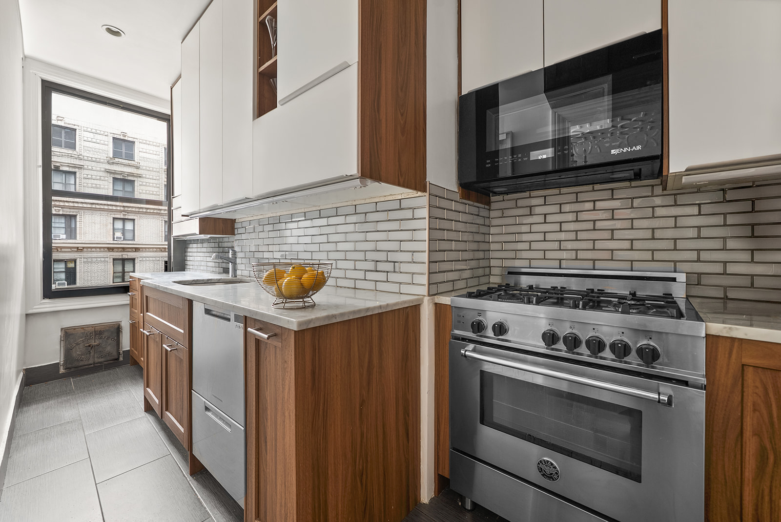 200 West 54th Street, Unit 10D Manhattan, NY 10019 - Photo 4 of 8 a kitchen with a stove and a microwave