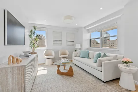 $2,699,000 | 300 East 71st Street, Unit 17DEF | Lenox Hill