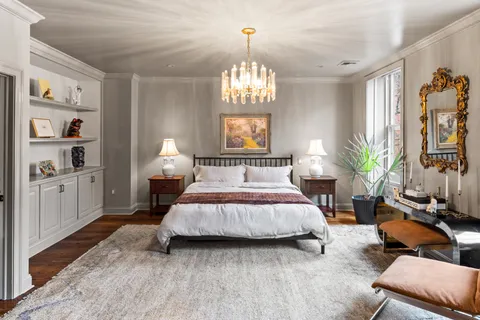 $1,100,000 | 1617 Spruce Street, Unit 200, Philadelphia, PA 19103