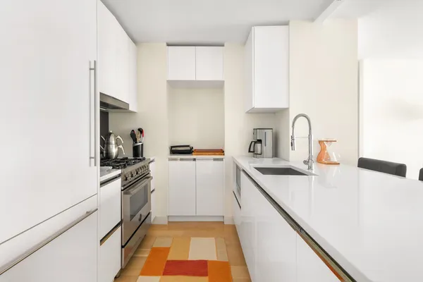 $1,800,000 | 301 West 53rd Street, Unit 19F | Hell's Kitchen