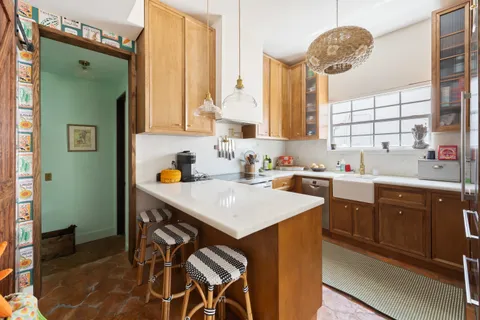 $2,200,000 | 524 West 47th Street, Miami Beach, FL 33140