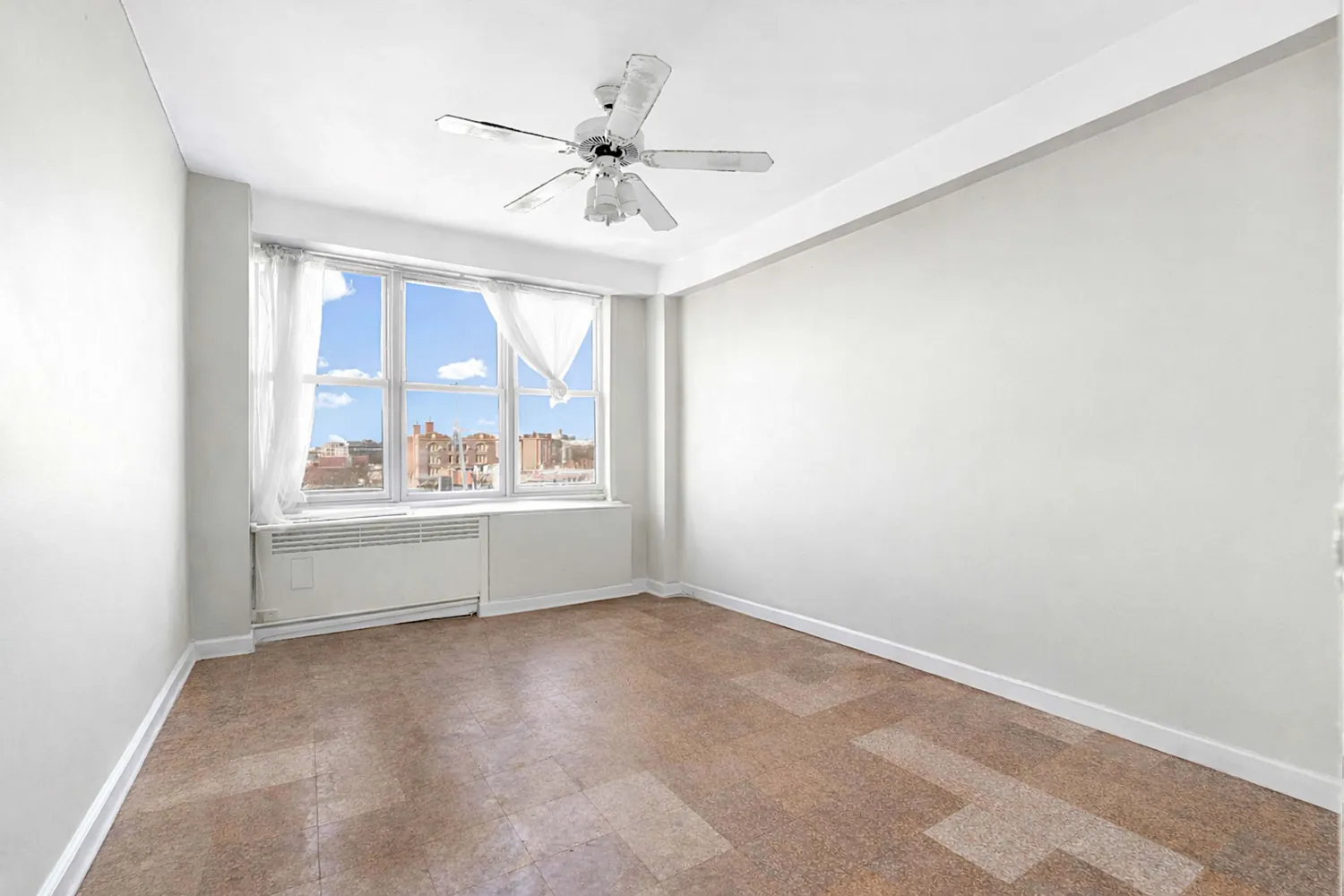 $950,000 | 370 Ocean Parkway, Unit 8H | Kensington