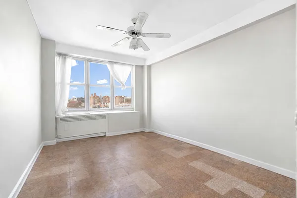 $899,000 | 370 Ocean Parkway, Unit 8H | Kensington