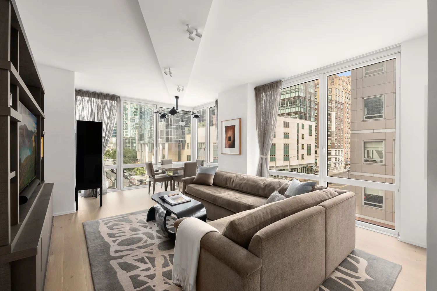 $1,595,000 | 10 West End Avenue, Unit 4B | Upper West Side
