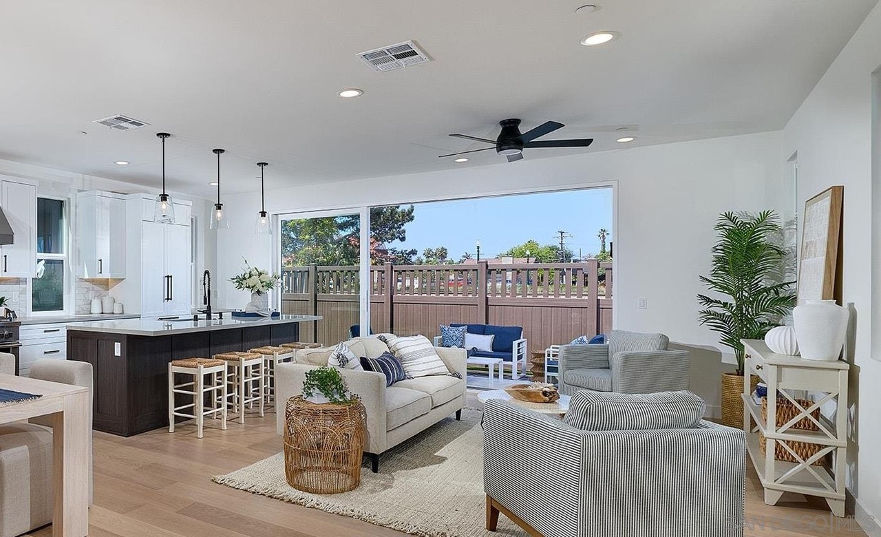 561 North Vulcan Avenue Encinitas, CA 92024 - Photo 9 of 35