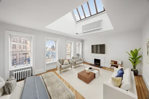 $995,000 | 104 Bedford Street, Unit PHE | West Village