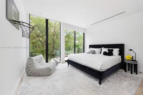 $6,350,000 | 5630 Pine Tree Drive, Miami Beach, FL 33140