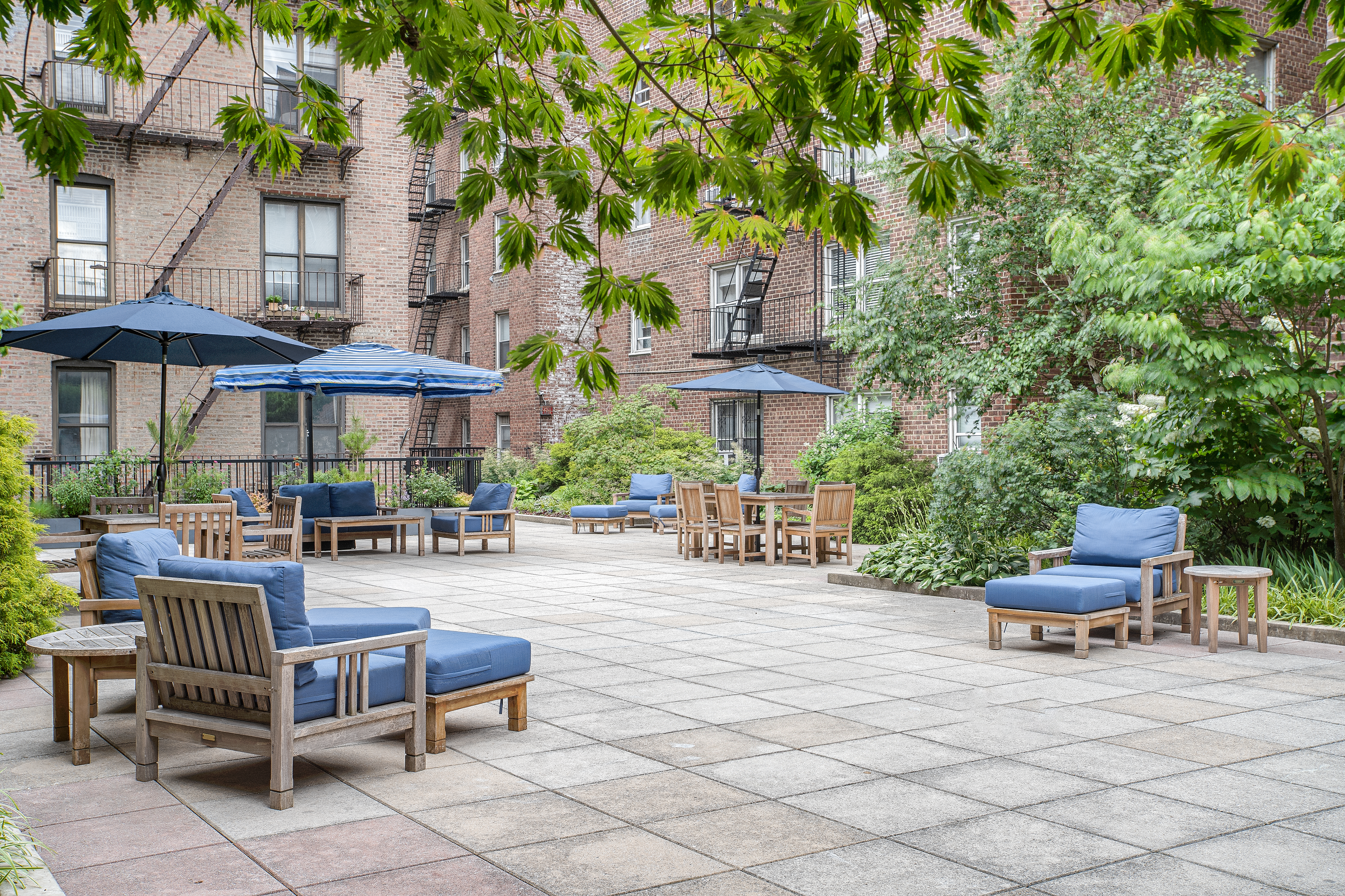 340 Haven Avenue, Unit 2H Manhattan, NY 10033 - Photo 18 of 24 a view of a patio with chairs and tables in a patio