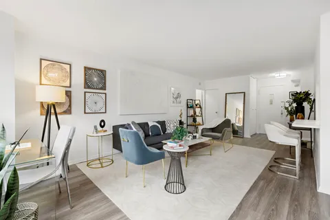 $1,075,000 | 400 East 54th Street, Unit 24E | Sutton Place
