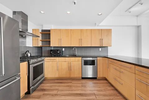 $3,000,000 | 40 West 17th Street, Unit PH12C | Flatiron