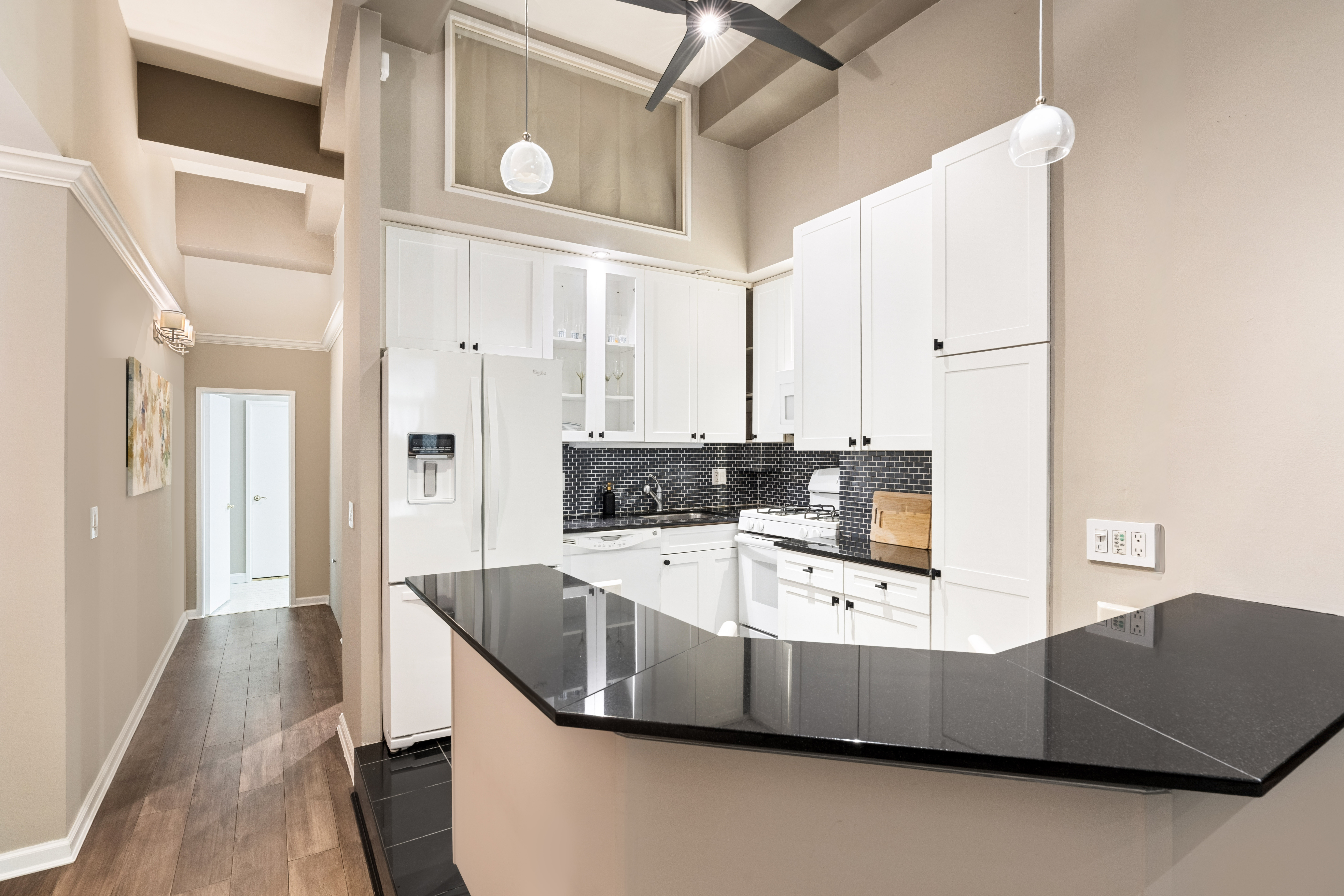 310 East 46th Street, Unit 4L Manhattan, NY 10017 - Photo 4 of 11 Gallery Image 4