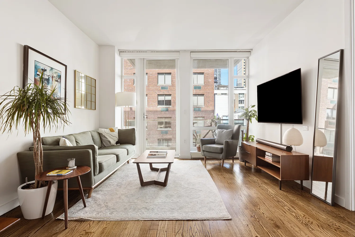$2,350,000 | 133 West 22nd Street, Unit 8G | Chelsea