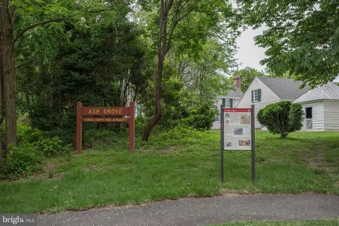 $925,000 | 8847 Ashgrove House Lane, Vienna, VA 22182