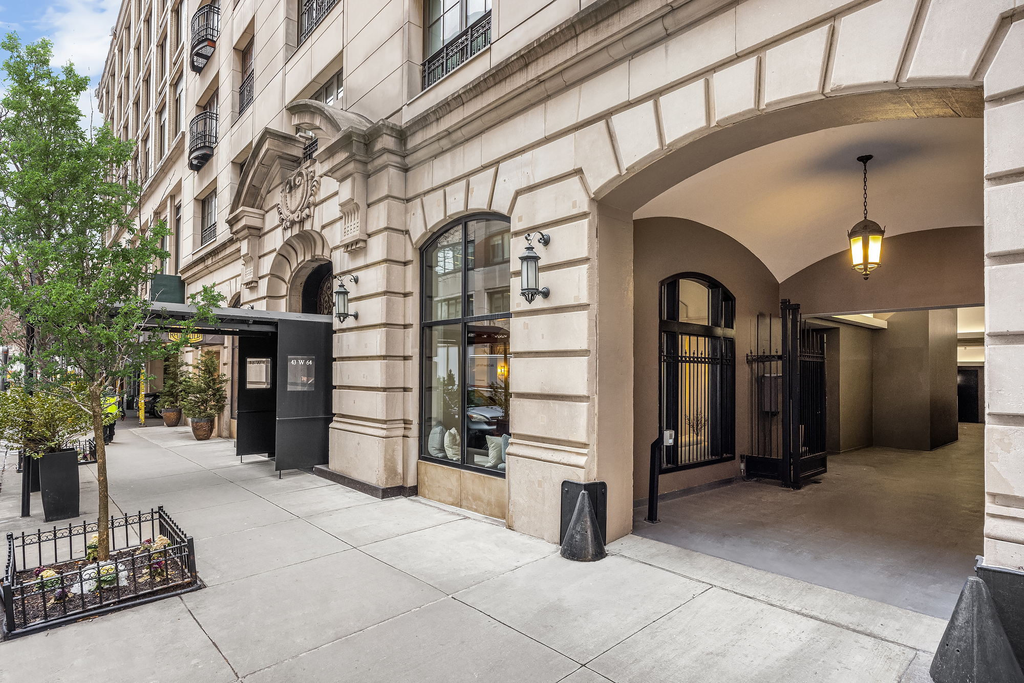 43 West 64th Street, Unit 7A Manhattan, NY 10023 - Photo 19 of 20 a view of entryway front of house
