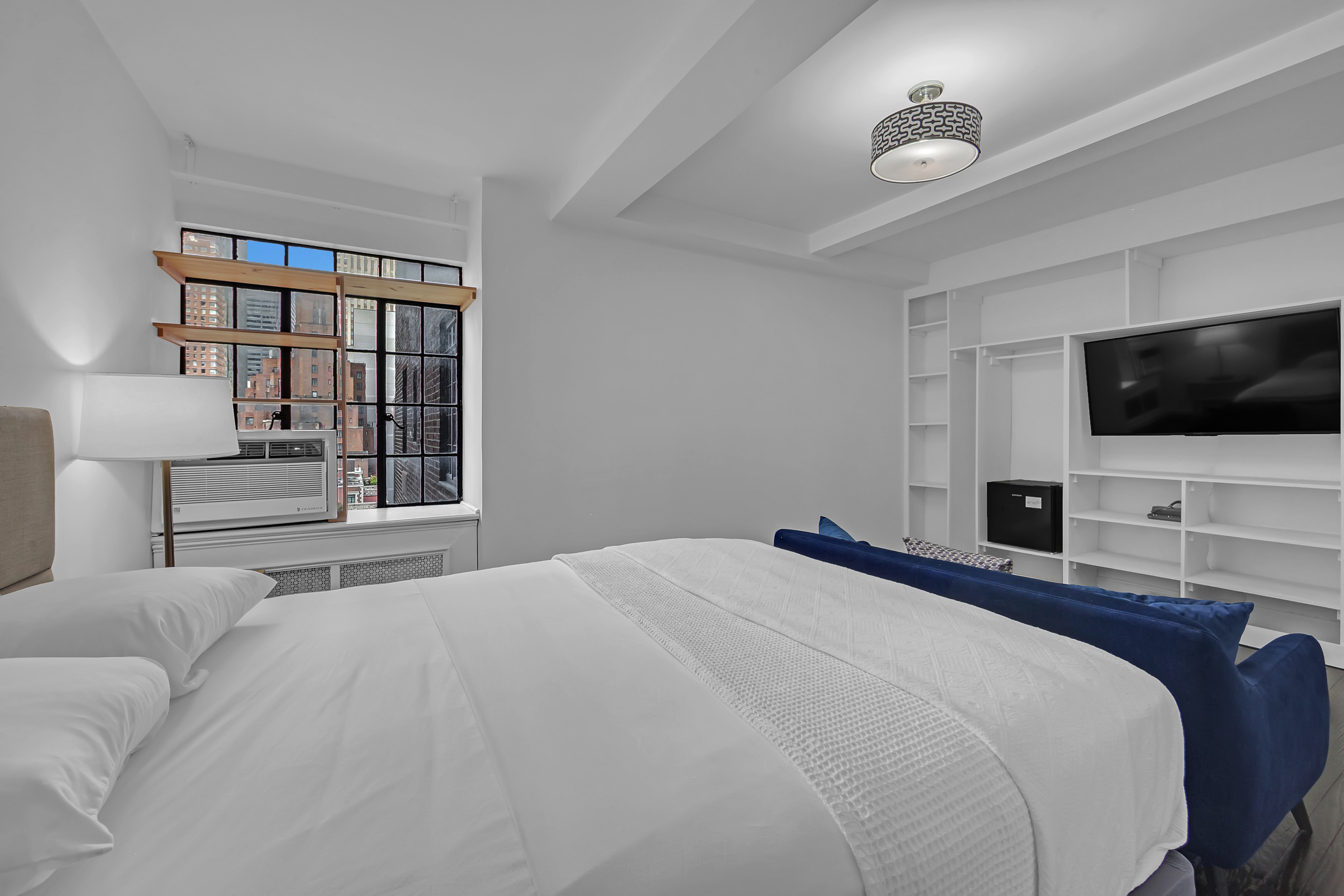 25 Tudor City Place, Unit 1315 Manhattan, NY 10017 - Photo 4 of 16 Gallery Image 4