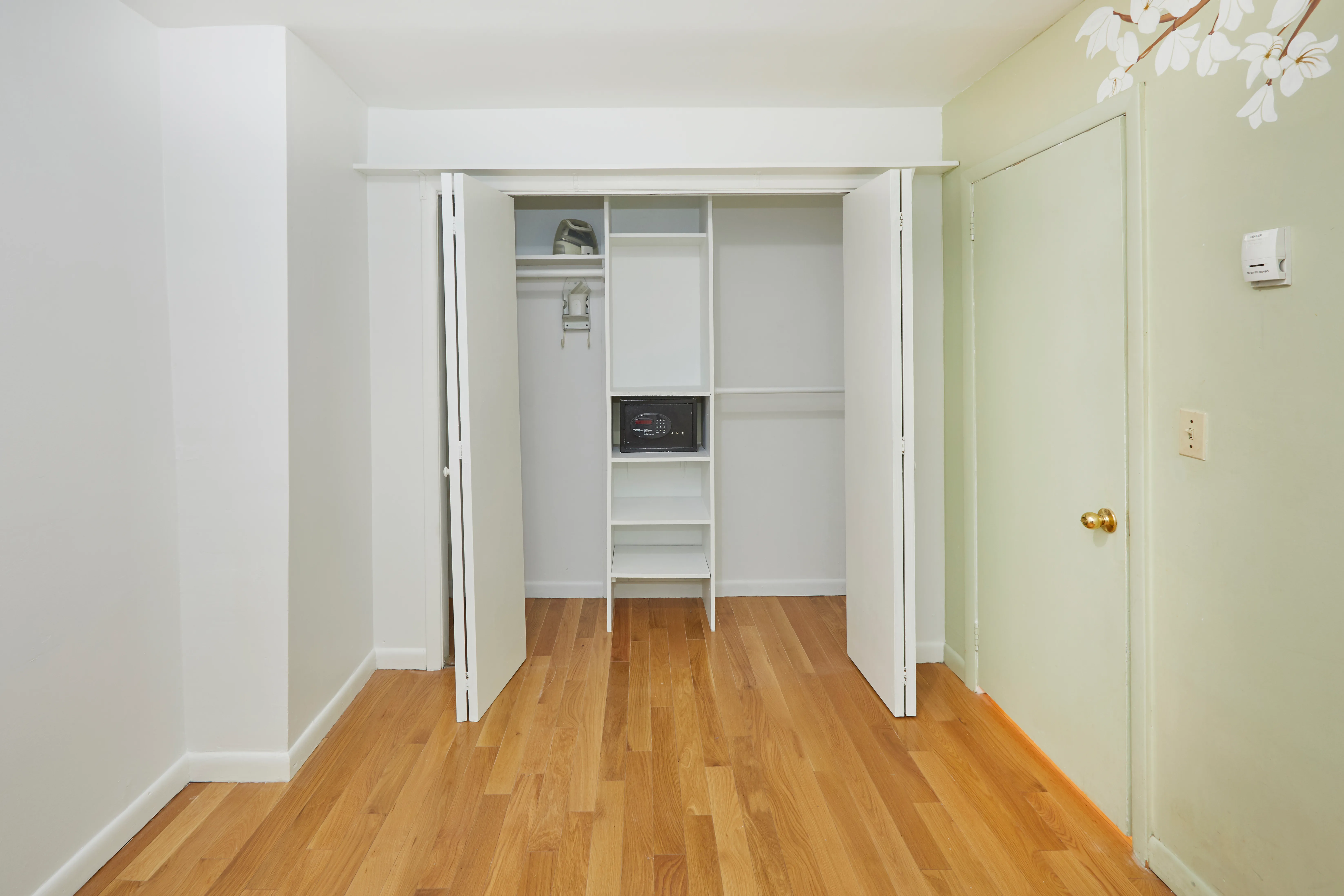 32 East 3rd Street, Unit GARDEN Manhattan, NY 10003 - Photo 7 of 20