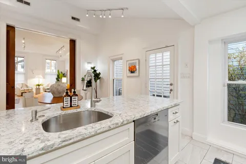 $1,700,000 | 203 9th Street Southeast, Washington, DC 20003