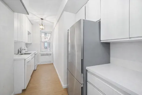 $695,000 | 25 Sutton Place South, Unit 9R | Sutton Place