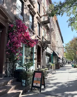 a table and chairs in front of building
