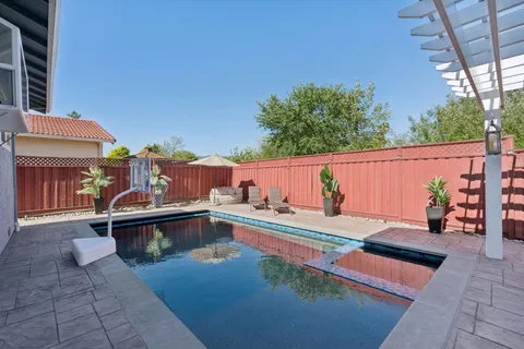 $1,049,000 | 112 Rose Petal Court, Petaluma, CA 94954