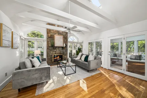 $1,100,000 | 2404 King Street, Alexandria, VA 22301